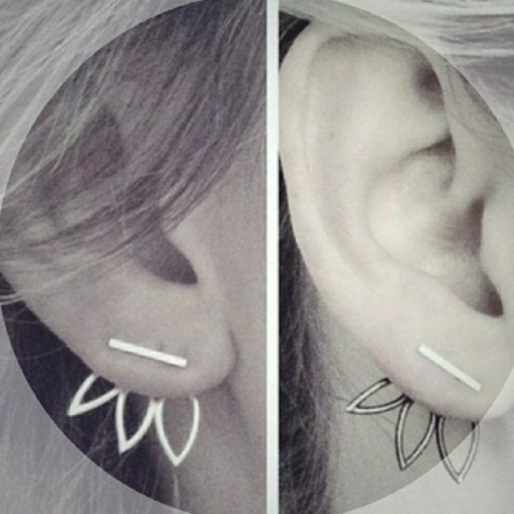 💓 LAST ONE 🆕🌸 Water Lily Ear Stud - Picture 2 of 8